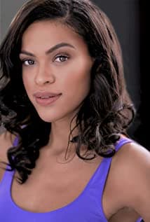 Alvina August