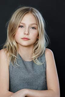 Alyvia Alyn Lind