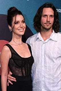 Nathalia Dill