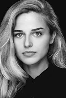 Stephanie Nur