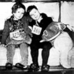 Into the Arms of Strangers: Stories of the Kindertransport 2000