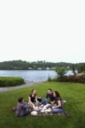 Candles on Bay Street 2006