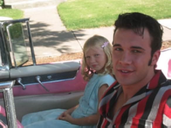 Elvis Has Left the Building 2004