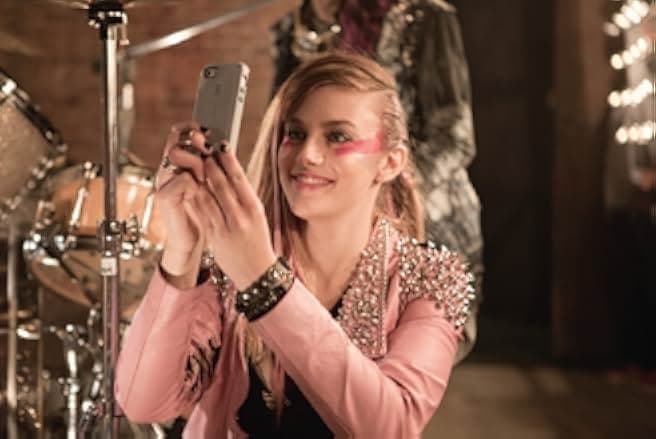 Jem and the Holograms 2015