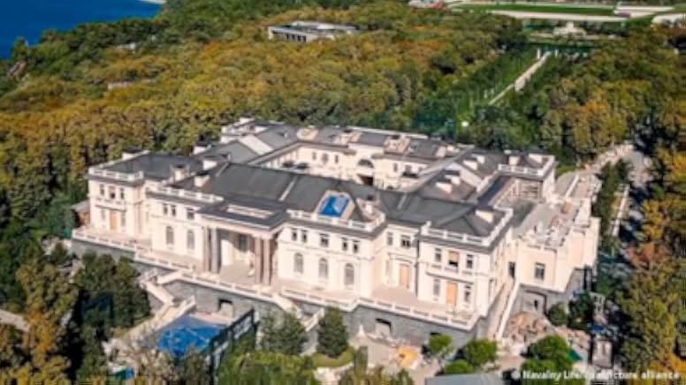 A Palace for Putin. The Story of the Biggest Bribe 2021
