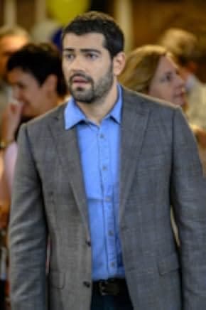 A Beautiful Place to Die: A Martha's Vineyard Mystery 2020