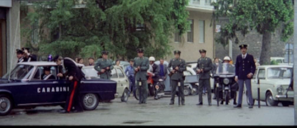 La polizia chiede aiuto 1974